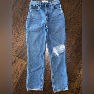 Women’s Abercrombie & Fitch “The 90’s Straight Ultra High Rise” size 2s/26 jeans
